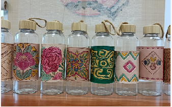 广西特色皮雕瓶